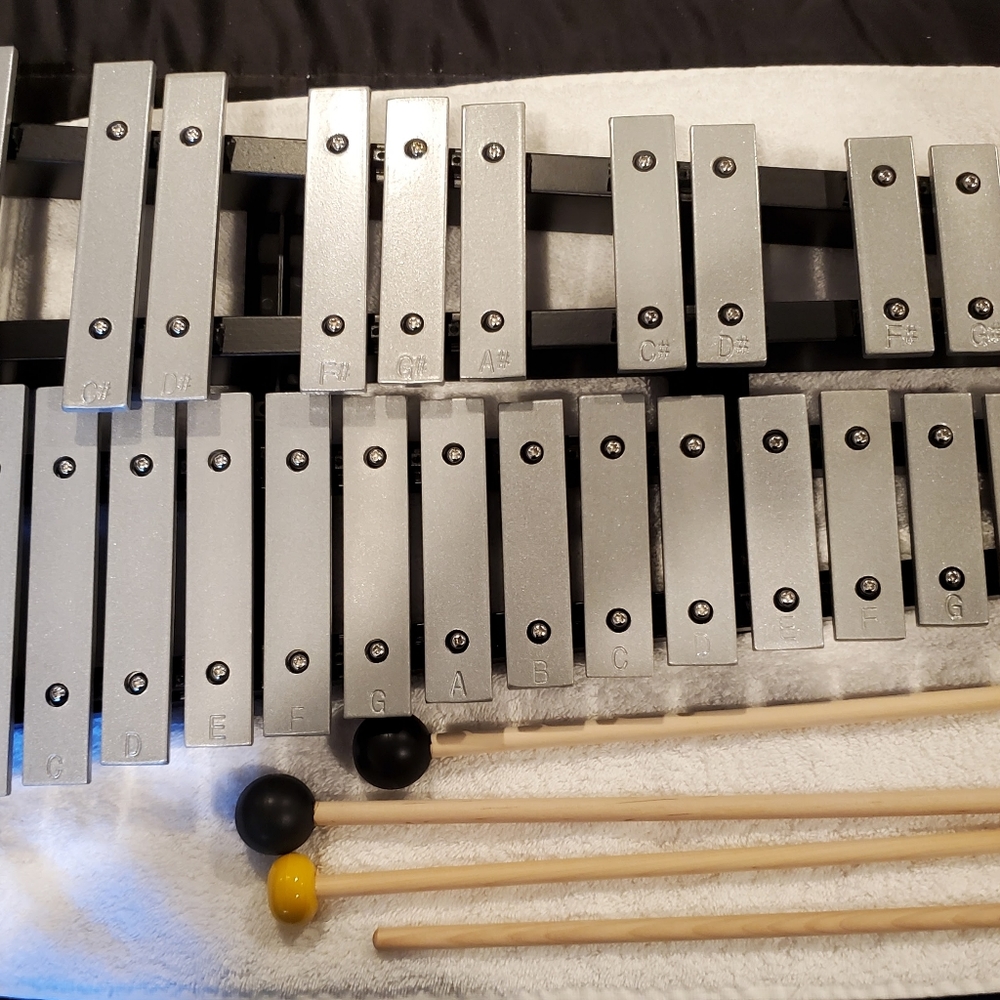 Glockenspiel with extra mallets